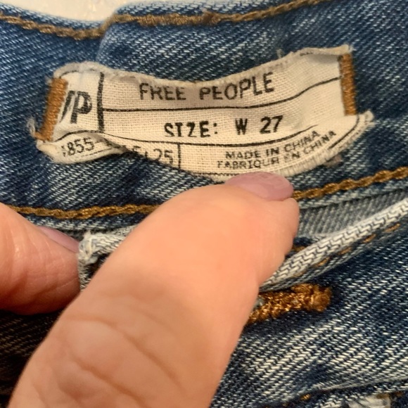 Free People Jillian Runaway Cutoff Button Fly Jean Shorts Distressed Size 27 - Picture 6 of 8